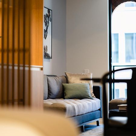 Skye Suites Sydney Ruang foto A room at the hotel