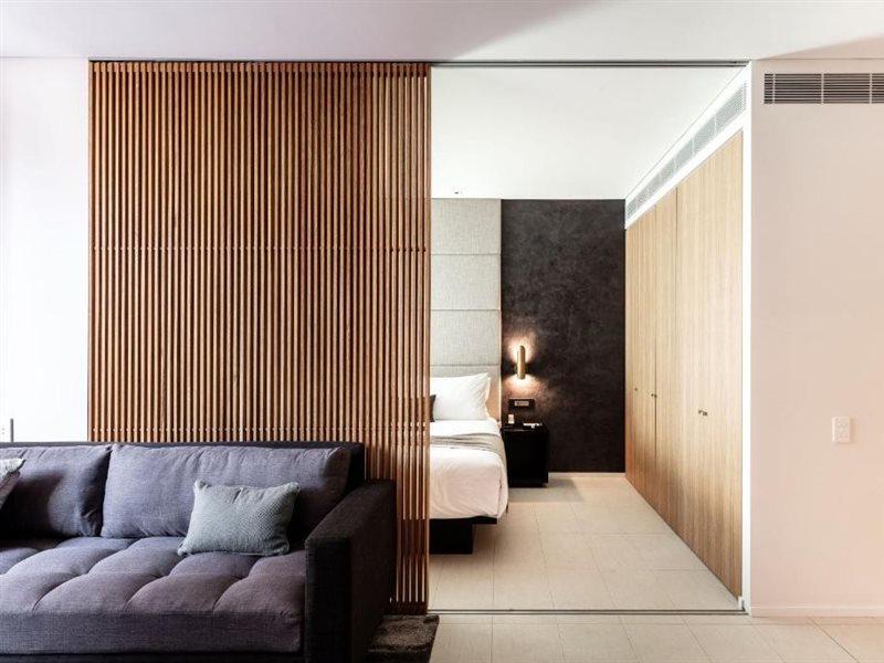 Skye Suites Sydney Bagian luar foto A sliding door