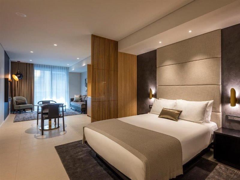 Skye Suites Sydney Bagian luar foto A bedroom at the hotel