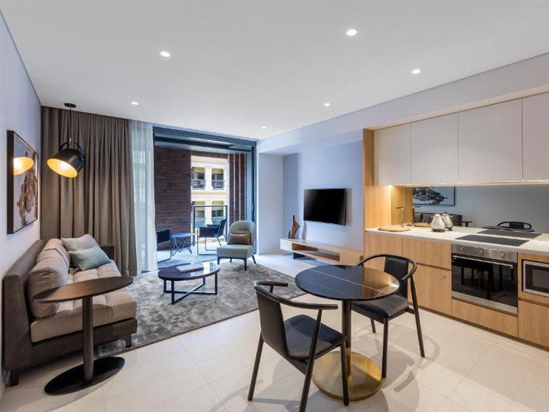 Skye Suites Sydney Bagian luar foto A typical apartment at The Standard