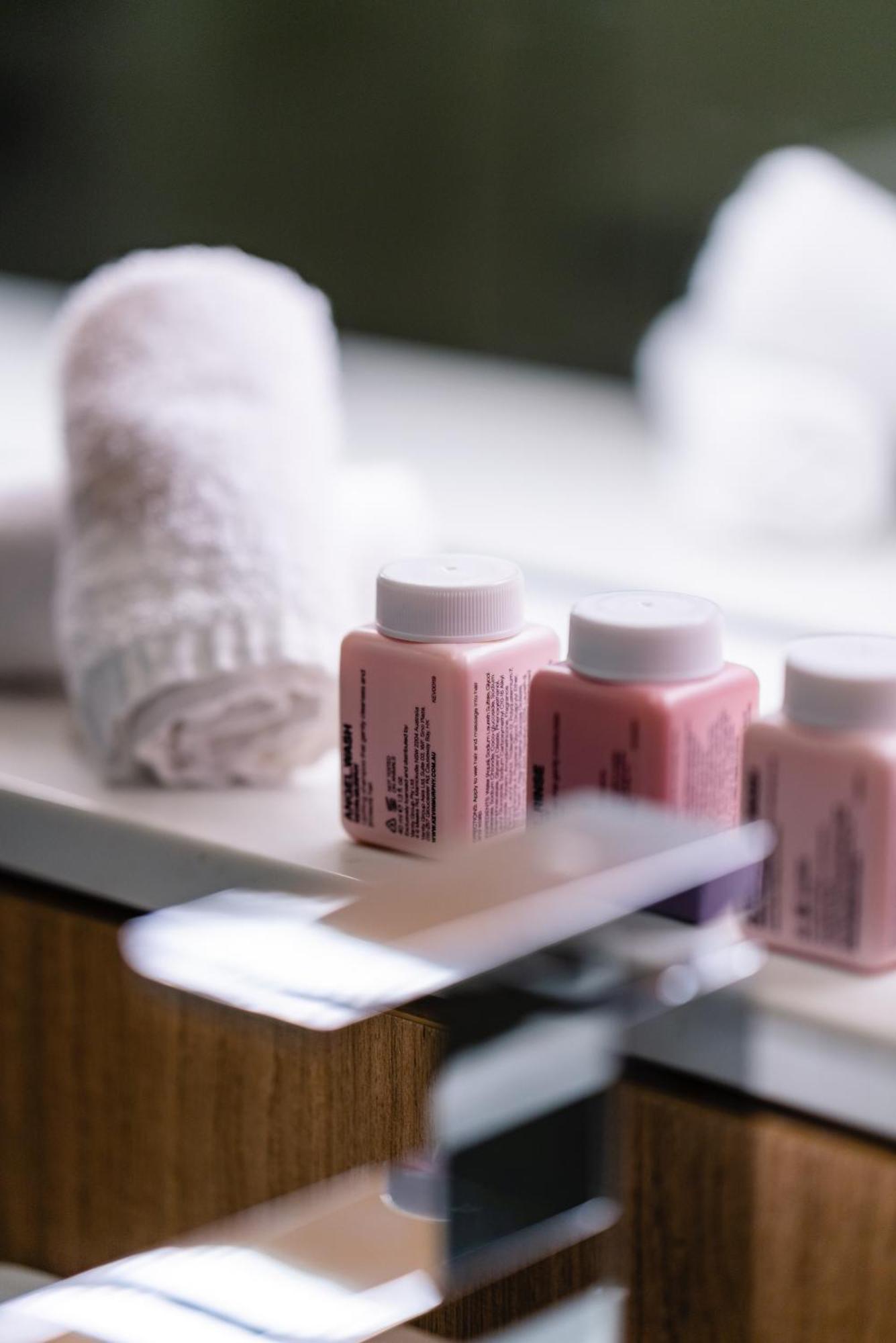 Skye Suites Sydney Ruang foto A variety of hair dyes