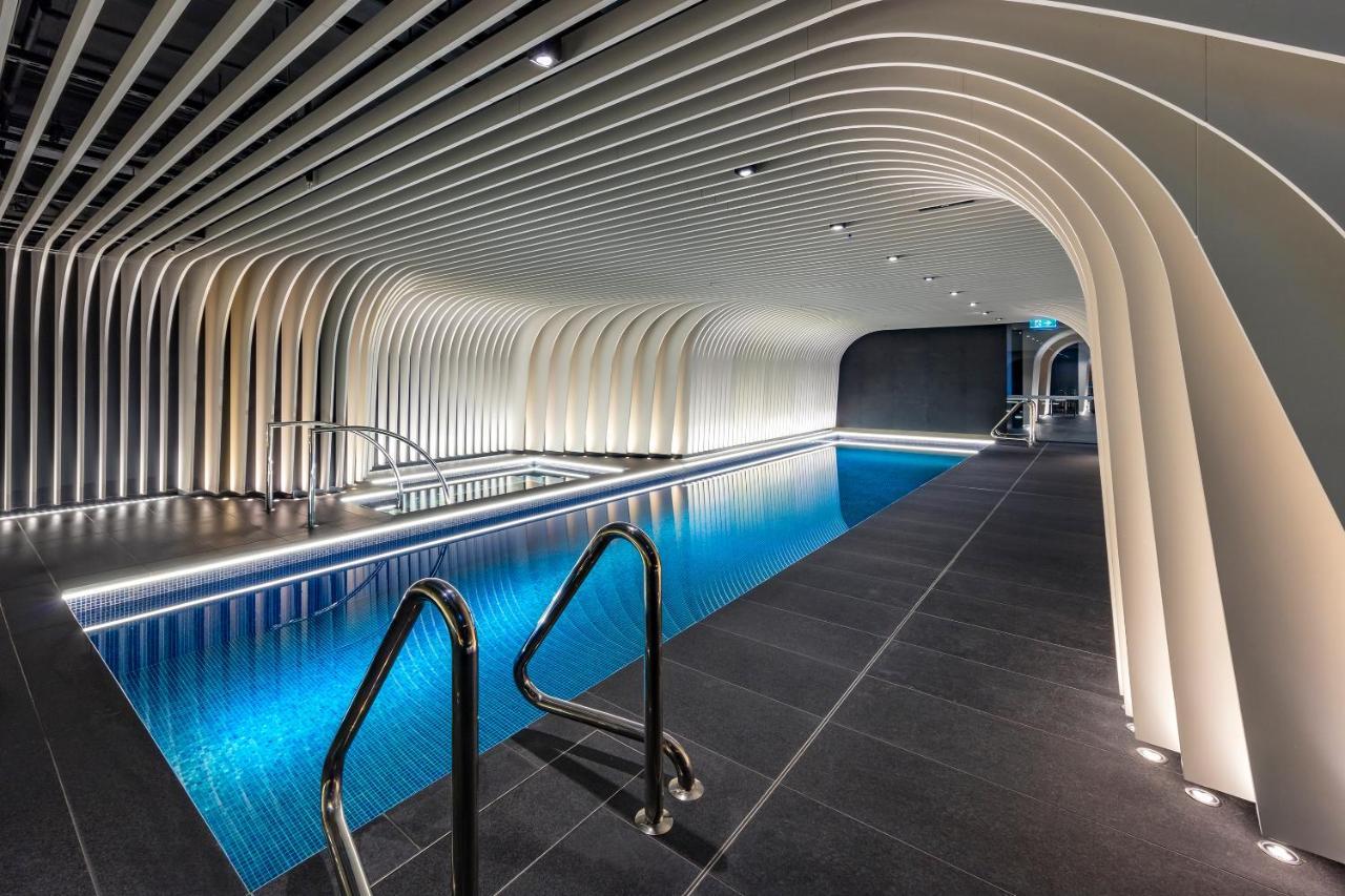Skye Suites Sydney Bagian luar foto The pool at The Standard London