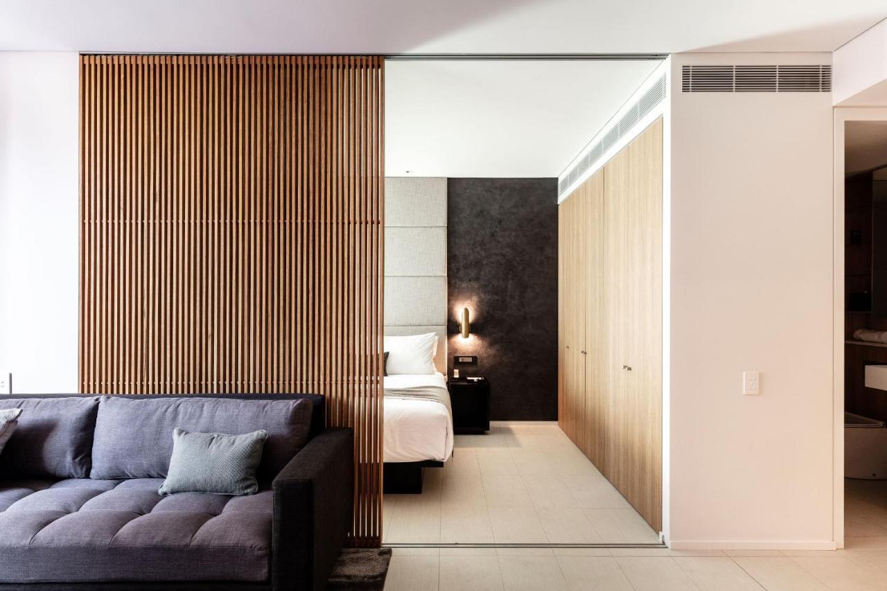 Skye Suites Sydney Bagian luar foto A sliding door